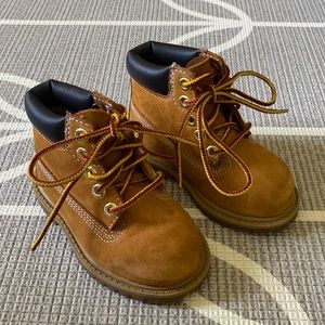 Boys Timberlands boots baby/ Toddler size 5